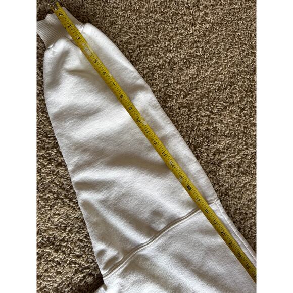 Vintage White Embroidered XL Canada Crewneck Made in Canada - Picture 8 of 8